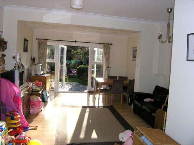  Image of 2 bedroom Terraced house to rent in Dorien Road London SW20 at Dorien Road  Raynes Park, SW20 8EL