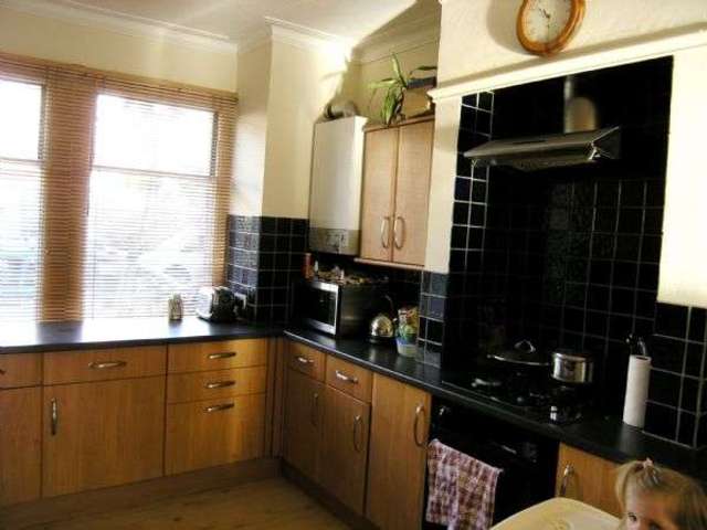  Image of 2 bedroom Terraced house to rent in Dorien Road London SW20 at Dorien Road  Raynes Park, SW20 8EL