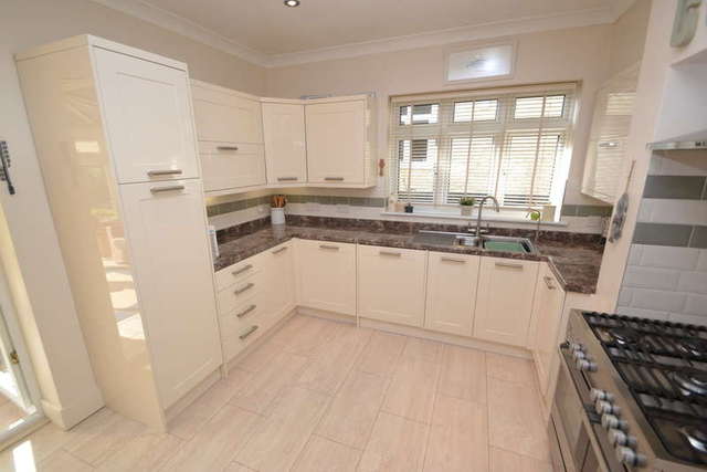  Image of 2 bedroom Chalet for sale in Thorley Park Road Bishop