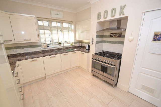  Image of 2 bedroom Chalet for sale in Thorley Park Road Bishop