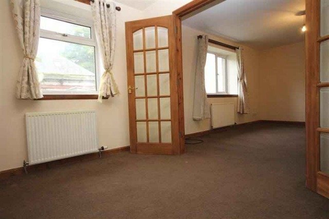  Image of 2 bedroom Cottage to rent in Clifton Road Mid Calder Livingston EH53 at East Calder West Lothian West Lothian, EH53 0HT
