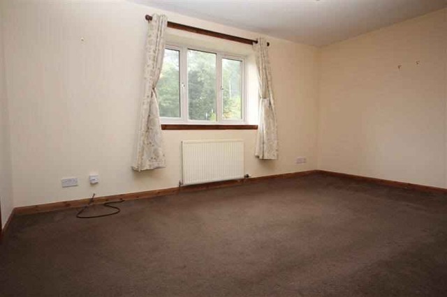  Image of 2 bedroom Cottage to rent in Clifton Road Mid Calder Livingston EH53 at East Calder West Lothian West Lothian, EH53 0HT
