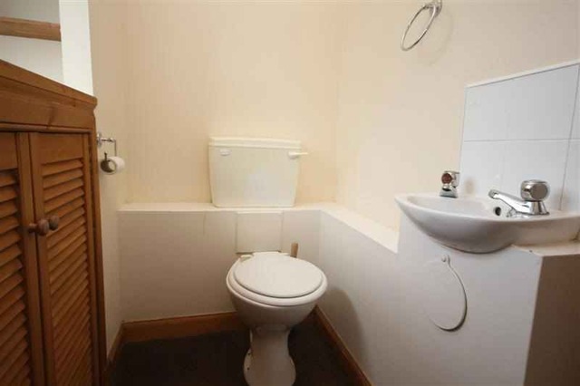  Image of 2 bedroom Cottage to rent in Clifton Road Mid Calder Livingston EH53 at East Calder West Lothian West Lothian, EH53 0HT