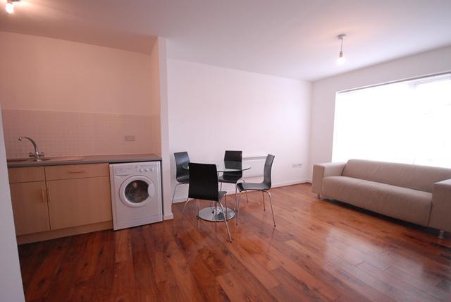 2 Bedroom Flat To Rent In Park Road Colliers Wood London Sw19