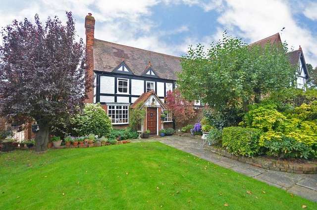  Image of 3 bedroom Cottage for sale in Ascot Road Nuptown Warfield Bracknell RG42 at Ascot Road  Nuptown, RG42 6HR