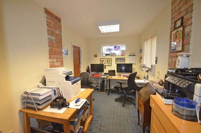  Image of 3 bedroom Cottage for sale in Ascot Road Nuptown Warfield Bracknell RG42 at Ascot Road  Nuptown, RG42 6HR