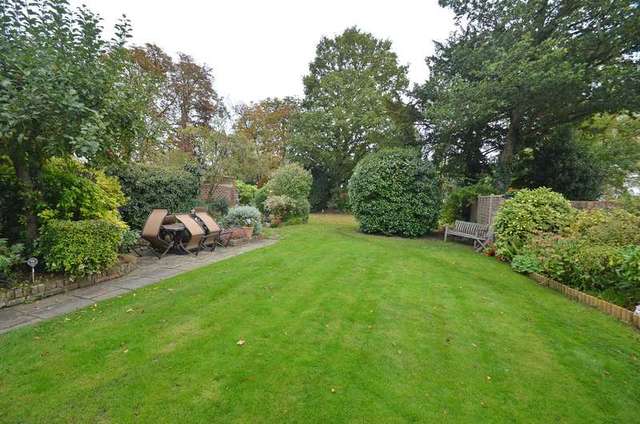  Image of 3 bedroom Cottage for sale in Ascot Road Nuptown Warfield Bracknell RG42 at Ascot Road  Nuptown, RG42 6HR