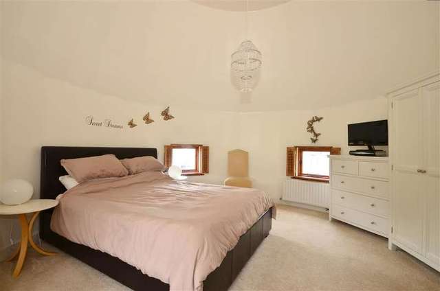  Image of 3 bedroom Detached house for sale in Maidstone Road Headcorn Ashford TN27 at Headcorn Ashford Headcorn, TN27 9PT