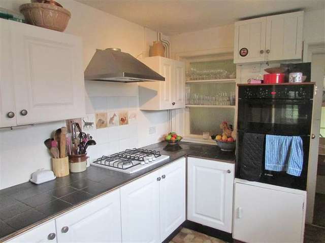  Image of 4 bedroom Semi-Detached house to rent in Newbury Street Wantage OX12 at Wantage, OX12 8DF