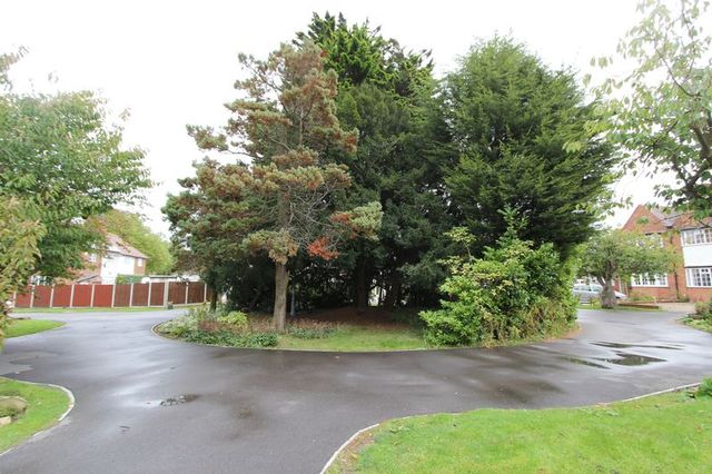  Image of 4 bedroom Property for sale in The Octagon Willerby Hull HU10 at The Octagon Willerby Hull, HU10 6BL