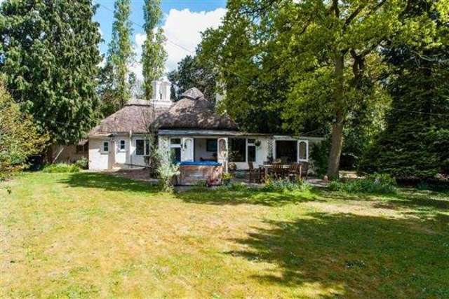 Image of 3 bedroom Cottage to rent in Fulmer Lane Gerrards Cross SL9 at Fulmer Lane  Gerrards Cross, SL9 7BL