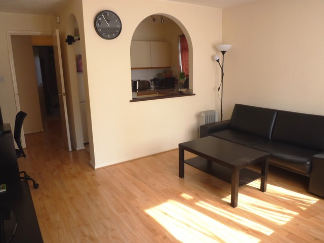  Image of 1 bedroom Flat to rent in Tintagel Way Woking GU22 at Oriental Road  Woking, GU22 7DG