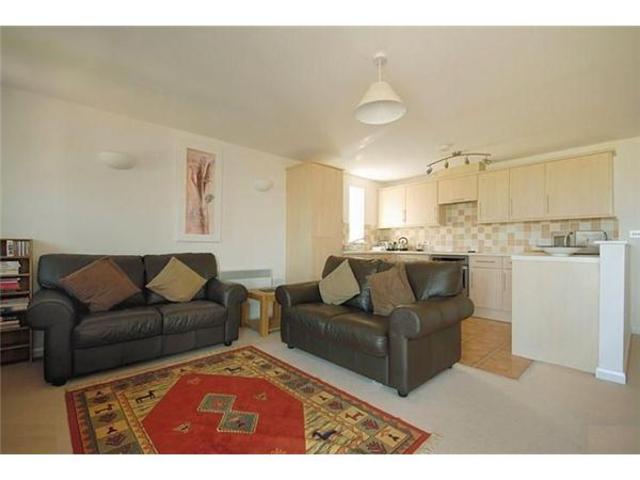  Image of 2 bedroom Flat to rent in Marine Drive Paignton TQ3 at Marine Drive  Paignton, TQ3 2NS