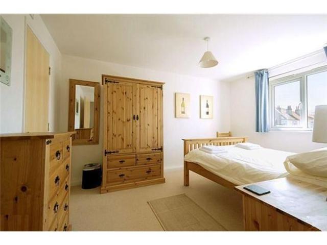  Image of 2 bedroom Flat to rent in Marine Drive Paignton TQ3 at Marine Drive  Paignton, TQ3 2NS