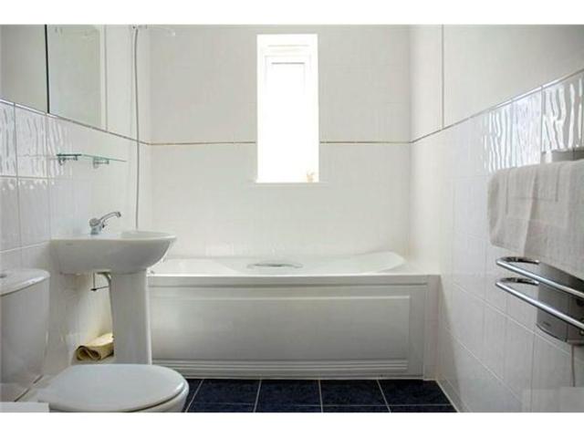  Image of 2 bedroom Flat to rent in Marine Drive Paignton TQ3 at Marine Drive  Paignton, TQ3 2NS