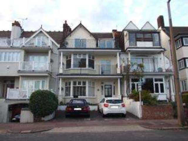  Image of 2 bedroom Flat for sale in Grand Parade Leigh-on-Sea SS9 at 81 Grand Parade Leigh-On-Sea Leigh-on-Sea, SS9 1DR