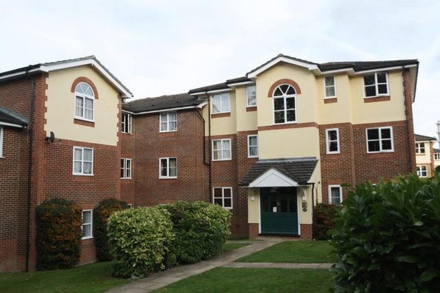  Image of 1 bedroom Flat for sale in Alexandra Park Queen Alexandra Road High Wycombe HP11 at Alexandra Park, Queen Alexandra Road  High Wycombe, HP11 2HJ