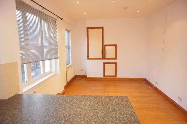  Image of 2 bedroom Flat to rent in High Street Alton GU34 at High Street  Alton, GU34 1ET