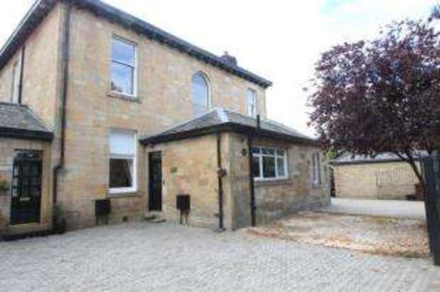  Image of 3 bedroom Flat for sale in Arnot Hill Falkirk FK1 at Falkirk Stirlingshire Falkirk, FK1 5RZ