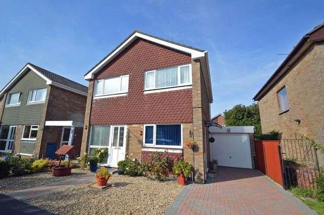  Image of 3 bedroom Detached house for sale in Ashton Close Clevedon BS21 at Ashton Close  Clevedon, BS21 7UT