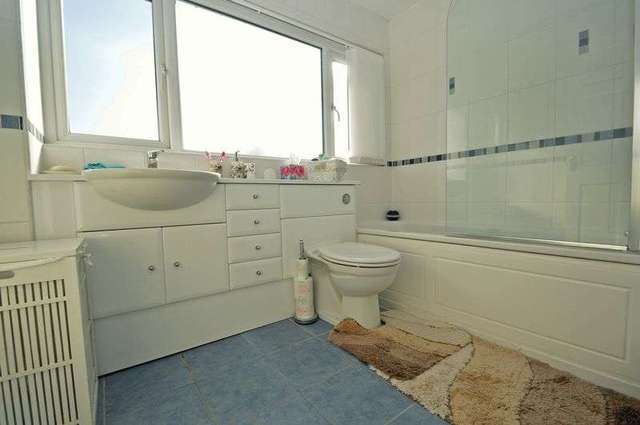  Image of 3 bedroom Detached house for sale in Ashton Close Clevedon BS21 at Ashton Close  Clevedon, BS21 7UT