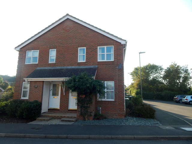  Image of 1 bedroom End of Terrace to rent in Barbel Avenue Basingstoke RG21 at Basingstoke, RG21 4PA