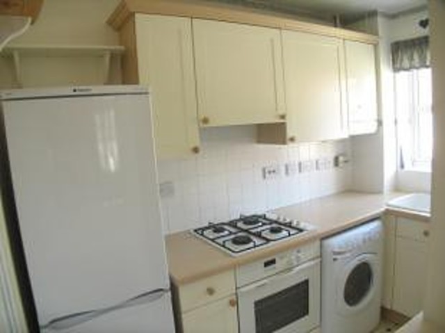  Image of 1 bedroom End of Terrace to rent in Barbel Avenue Basingstoke RG21 at Basingstoke, RG21 4PA