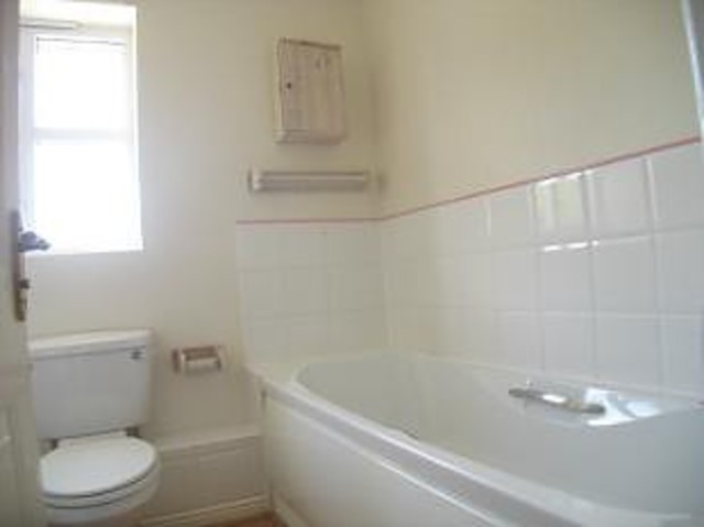  Image of 1 bedroom End of Terrace to rent in Barbel Avenue Basingstoke RG21 at Basingstoke, RG21 4PA
