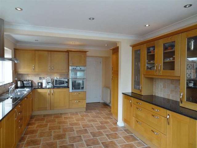  Image of 4 bedroom Detached house for sale in Barford Close Spaxton Bridgwater TA5 at Barford Close Spaxton Bridgwater, TA5 1AE