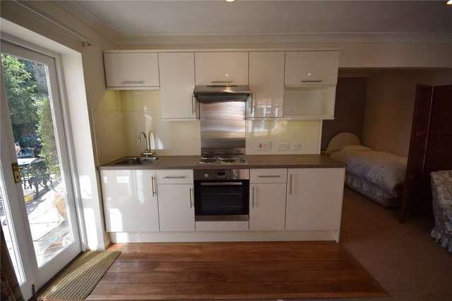  Image of 1 bedroom Studio flat to rent in Barkham Ride Finchampstead Wokingham RG40 at Finchampstead Wokingham Finchampstead, RG40 4ET