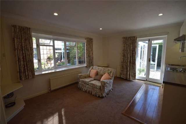  Image of 1 bedroom Studio flat to rent in Barkham Ride Finchampstead Wokingham RG40 at Finchampstead Wokingham Finchampstead, RG40 4ET
