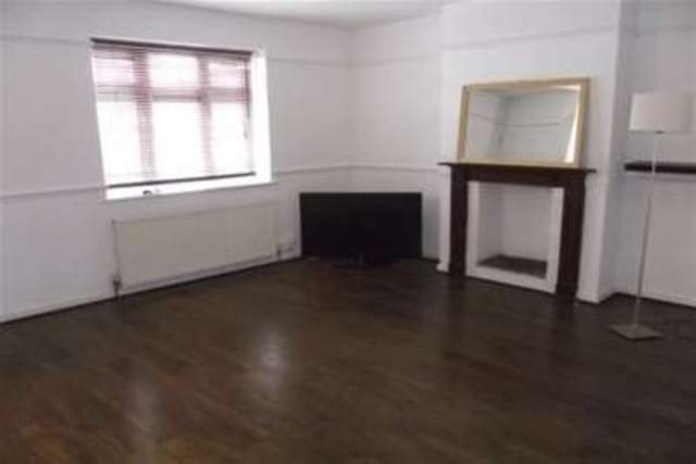  Image of 3 bedroom Detached house to rent in Duke Road Ilford IG6 at Barkingside, IG6 1NJ