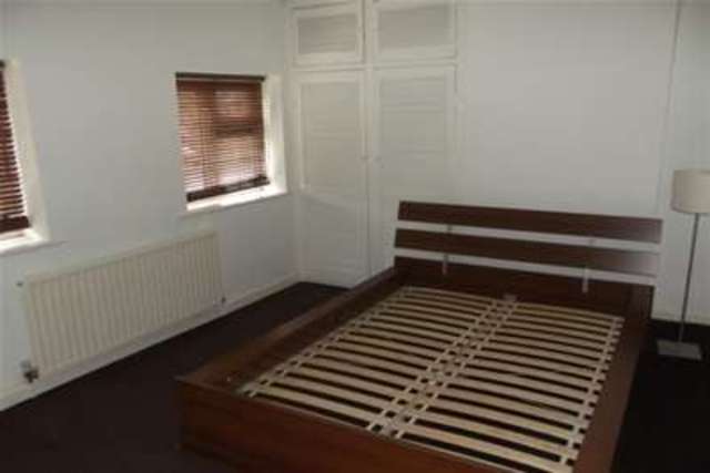  Image of 3 bedroom Detached house to rent in Duke Road Ilford IG6 at Barkingside, IG6 1NJ