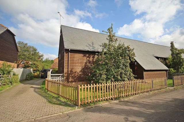  Image of 4 bedroom Property for sale in Grange Farm Close Barton-Le-Clay Bedford MK45 at Grange Farm Close Barton-le-Clay Barton-le-Clay, MK45 4RS