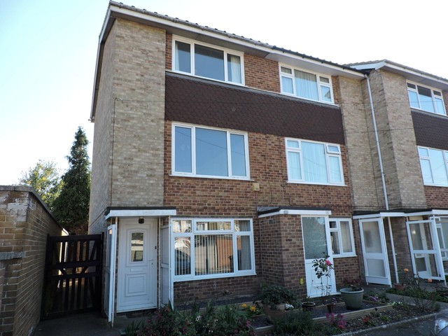  Image of 2 bedroom Detached house to rent in Battery Close Gosport PO12 at Gosport, PO12 4PA