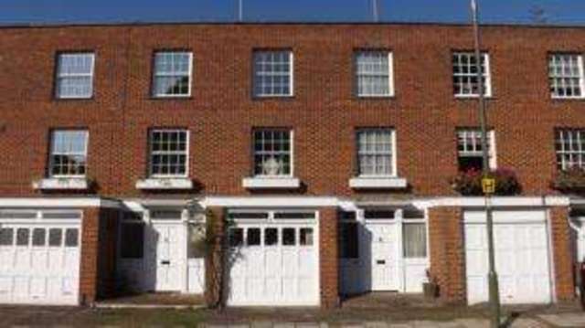 Image of 4 bedroom Terraced house for sale in Baxendale London N20 at Whetstone  Whetstone, N20 0EG
