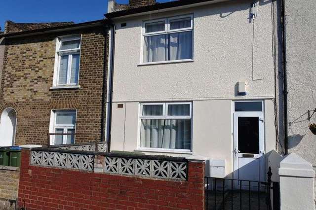  Image of 3 bedroom Terraced house to rent in Bloomfield Road London SE18 at Bloomfield Road Plumstead London, SE18 7JH