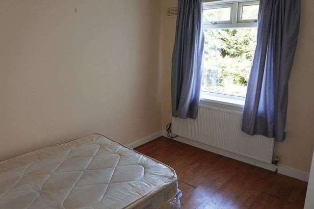  Image of 3 bedroom Terraced house to rent in Bloomfield Road London SE18 at Bloomfield Road Plumstead London, SE18 7JH