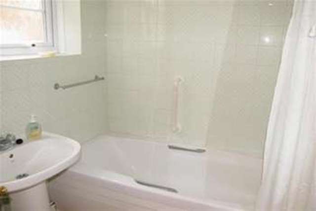  Image of 2 bedroom Flat to rent in Brampton Newcastle-under-Lyme ST5 at Newcastle, ST5 0QR