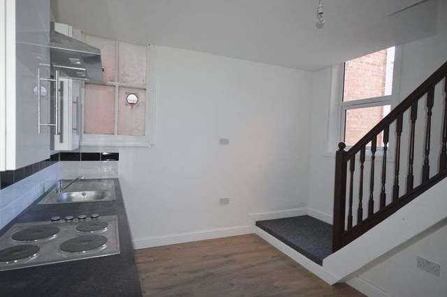  Image of 1 bedroom Flat to rent in Clarendon Park Road Leicester LE2 at Clarendon Park Road  Leicester, LE2 3AH