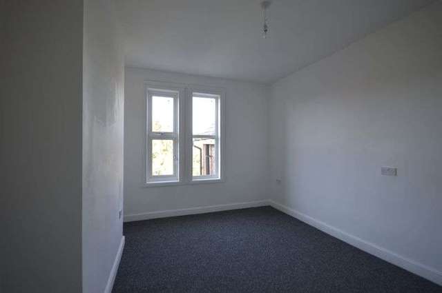  Image of 1 bedroom Flat to rent in Clarendon Park Road Leicester LE2 at Clarendon Park Road  Leicester, LE2 3AH