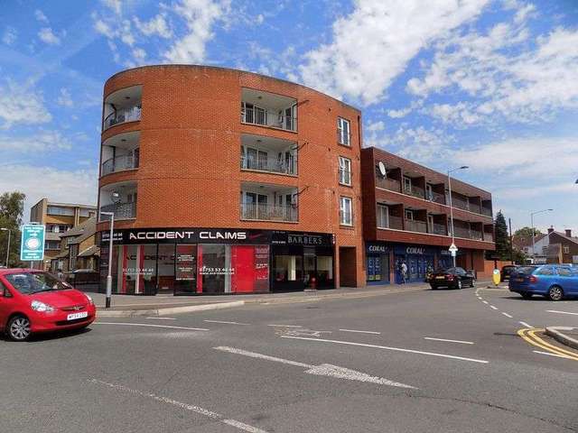  Image of 3 bedroom Flat for sale in Chalvey Road West Slough SL1 at 26 Chalvey Road West  Slough, SL1 2JG