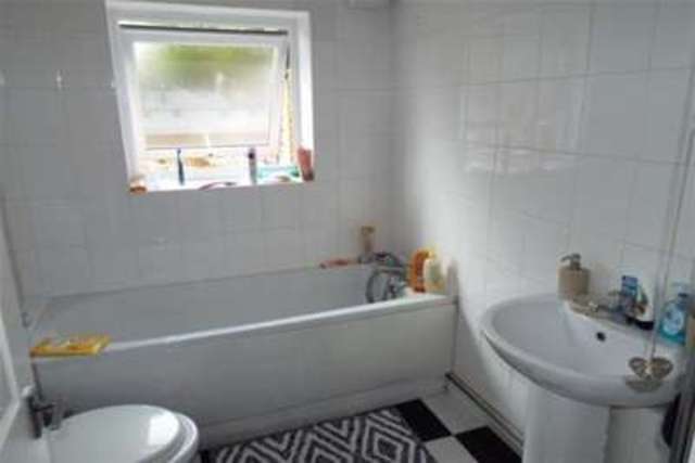  Image of 3 bedroom Detached house to rent in Bretton Road Acocks Green Birmingham B27 at Birmingham, B27 7DX