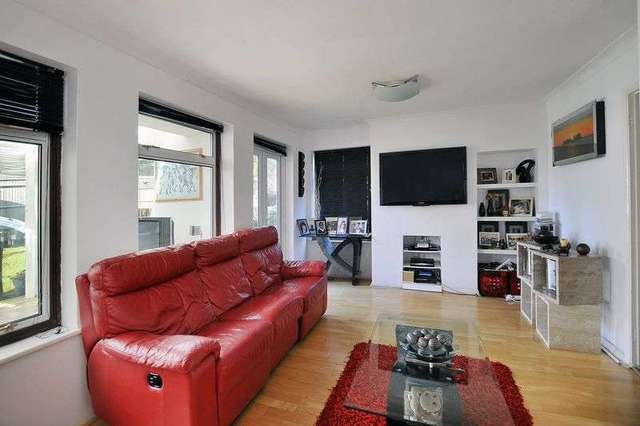  Image of 4 bedroom Detached house for sale in Broadview Gardens Worthing BN13 at Broadview Gardens  Worthing, BN13 3DZ