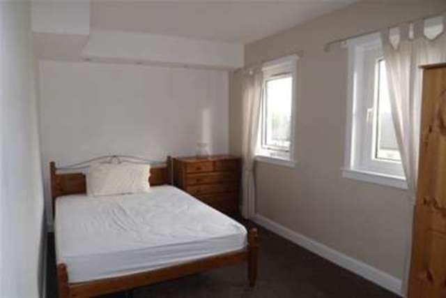  Image of 2 bedroom Flat to rent in Calderpark Street Lochwinnoch PA12 at Lochwinnoch, PA12 4AT