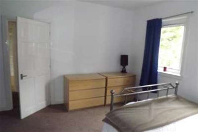  Image of 2 bedroom Flat to rent in Calderpark Street Lochwinnoch PA12 at Lochwinnoch, PA12 4AT