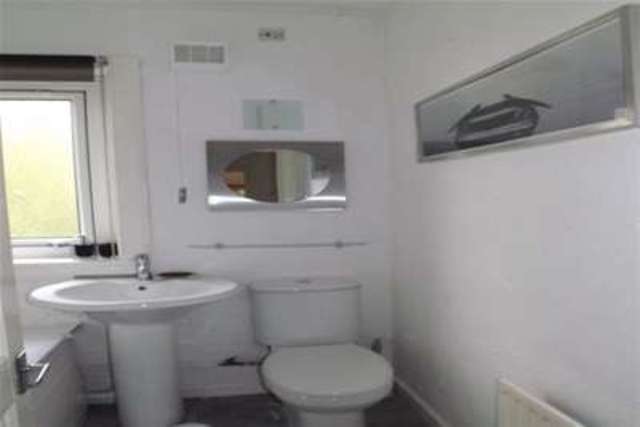  Image of 2 bedroom Flat to rent in Calderpark Street Lochwinnoch PA12 at Lochwinnoch, PA12 4AT