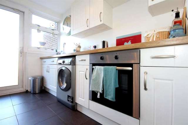  Image of 2 bedroom Detached house for sale in Cambrian Way Hemel Hempstead HP2 at Cambrian Way  Hemel Hempstead, HP2 5TA
