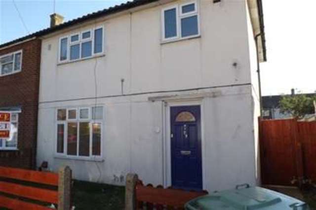  Image of 3 bedroom Detached house to rent in Cample Lane South Ockendon RM15 at South Ockendon, RM15 5RA