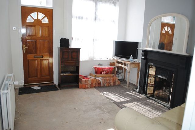  Image of 2 bedroom Terraced house for sale in Carlisle Street Gainsborough DN21 at Carlisle Street  Gainsborough, DN21 2HZ